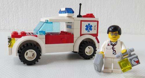 LEGO - TOWN - CITY - HOSPITAL - 7902 DOCTOR'S CAR - CLOSING DOWN SALE!