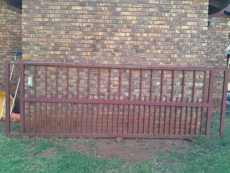 Steel Palisade gate - Thick square tubing 4.8m wide x 1.7m high - Offers Welcome