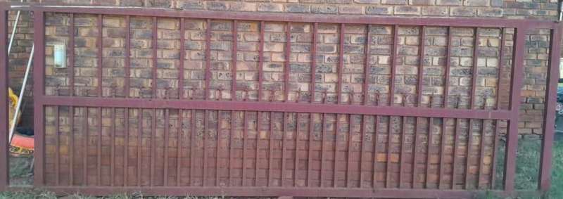 Steel Palisade gate - Thick square tubing 4.8m wide x 1.7m high - Offers Welcome