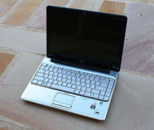 DEAL OF THE DAY! HP PAVILION DV6000 WITH WEBCAM! LIKE NEW! GORGEOUS NOTEBOOK!