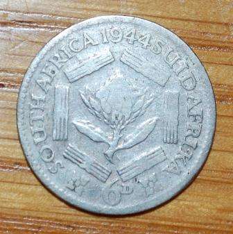 !!! 1944 Six Pence !!!