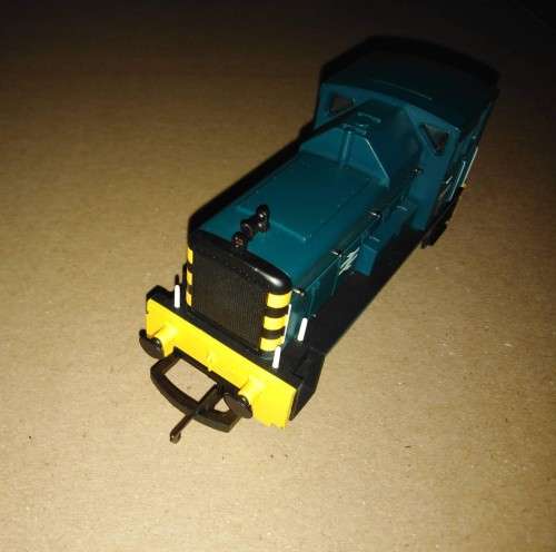 REDUCED - HORNBY - Locomotive, Carts and Tunnel Portals as a Lot