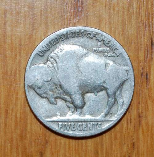 ` American 5 Cent Buffalo Nickel -  Looks like 1926 `