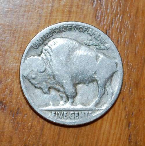 ` American 5 Cent Buffalo Nickel -  Looks like 1928 `