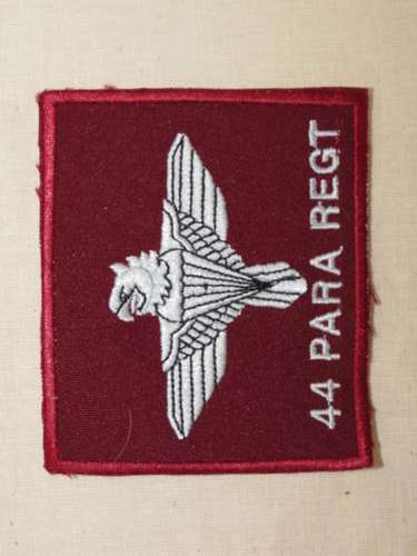 44 para badge