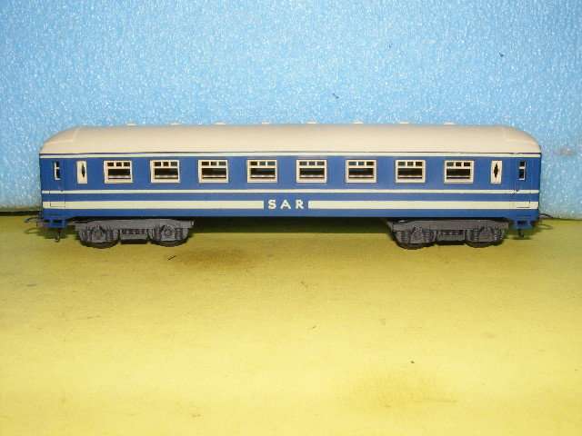Lima HO SAR/SAS Junior Blue Train Passenger Coach.