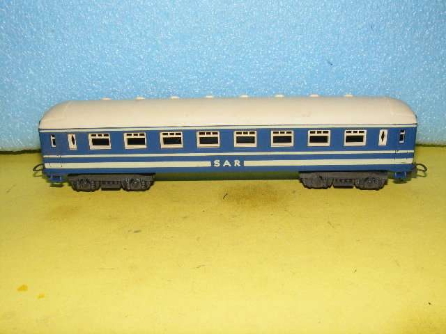 Lima HO SAR/SAS Junior Blue Train Passenger Coach.
