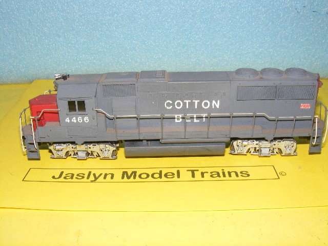 Athearn HO Cotton Belt Diesel Loco.