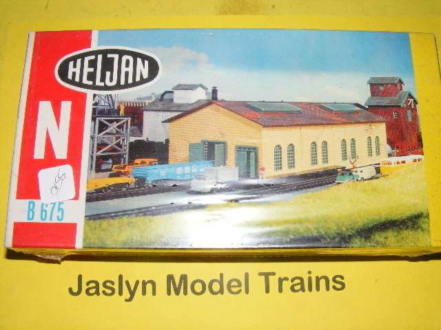 Heljan N-Gauge Plumbing Supply Warehouse.