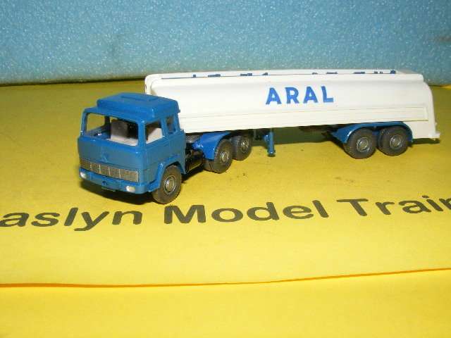 Wiking HO Aral Tanker.