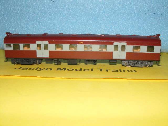 Lima HO SAR/ SAS Suburban 1st Class Passenger Coach (Boxed)