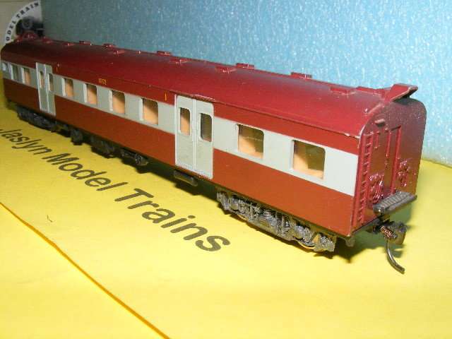 Lima HO SAR/ SAS Suburban 1st Class Passenger Coach (Boxed)