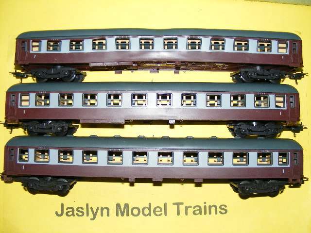 Lima HO SAR/ SAS Old Style Passenger Coaches X 3