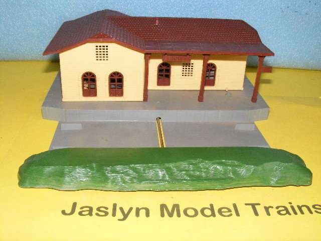 Lima HO Station with Sound Signal - Bell (Boxed) - Rare