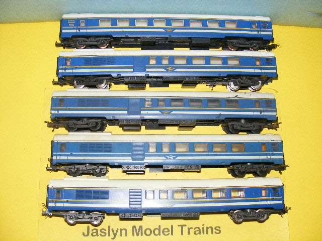 Lima HO SAR/ SAS Job Lot Blue Train Coaches.