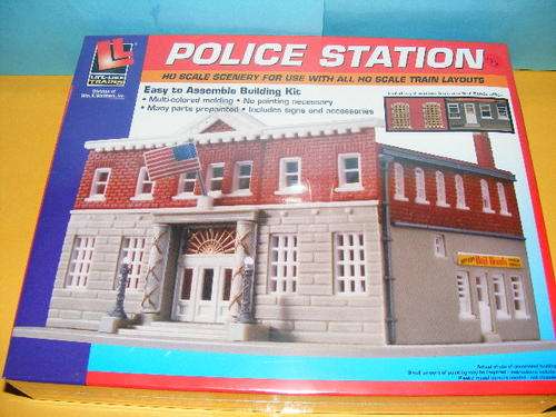 Life Like HO Police Station Kit