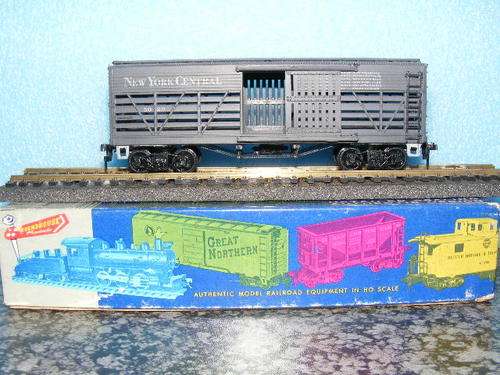 Roundhouse HO Cattle Wagon (Boxed)