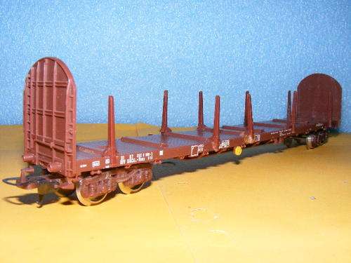 Lima HO Flat bed with stakes.