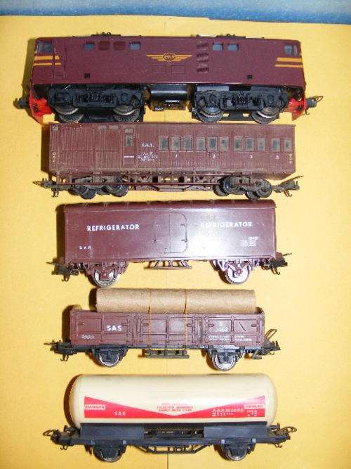 Lima HO SAR/SAS Goods Train Set