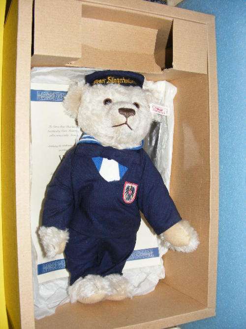 Steiff Teddy Bear " Vienna Choir Boy" Of White 33 Limited edition + Cd