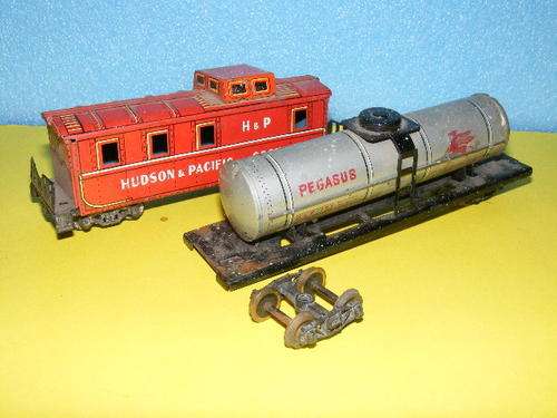 HO Tinplate Caboose and Tanker.