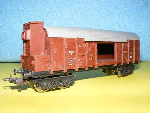 Lima HO Box wagon with sliding doors.