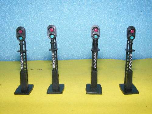 HO Signals X 4