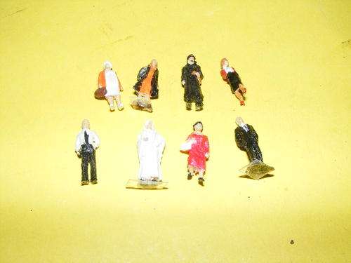 HO Figures X 8