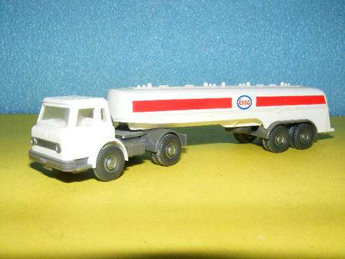 Wiking HO Truck with tanker