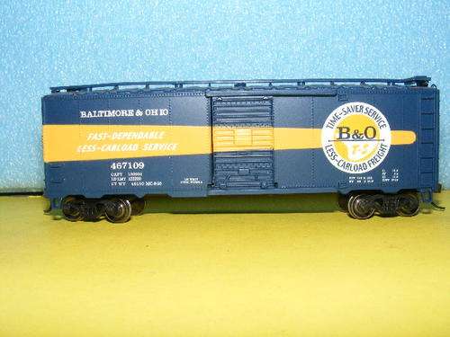 Bachmann HO Box wagon (Boxed) - Silver series.