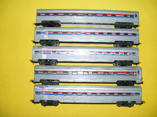 Lima HO Amtrak Coach Set.