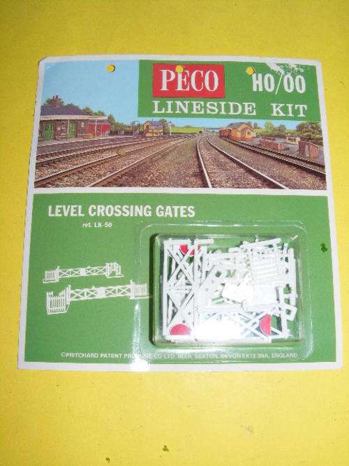 HO Level Crossing Gates