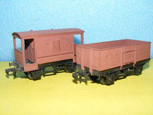 Hornby OO Wagon and caboose.