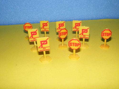 HO Road signs
