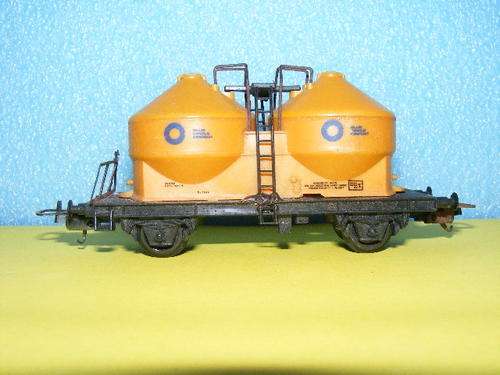 Lima HO Twin Silo Wagon.