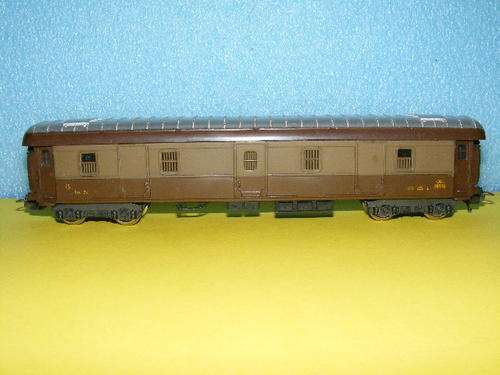 Lima HO Baggage car.