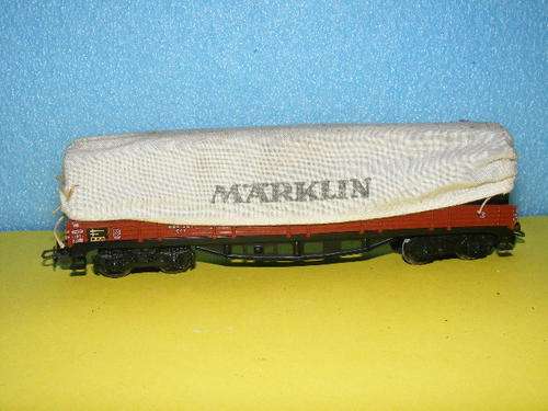 Marklin HO Flatbed with canvas tarpaulin.