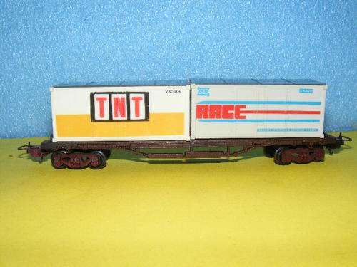 HO Flatbed with containers.