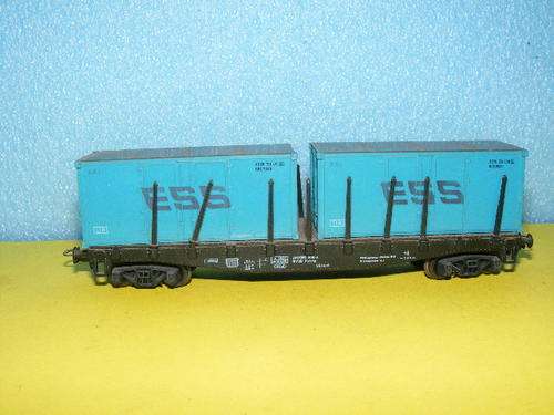 Roco HO Flatbed with containers.