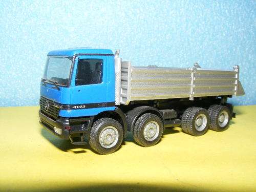 HO Mercedes Benz Tipper Truck