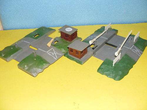 Lima HO Level Crossing