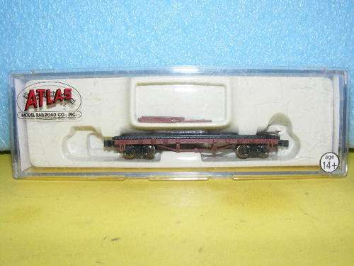Atlas N-Gauge Flatbed with stakes. (Boxed)
