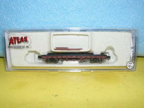 Atlas N-Gauge Flatbed with stakes. (Boxed)