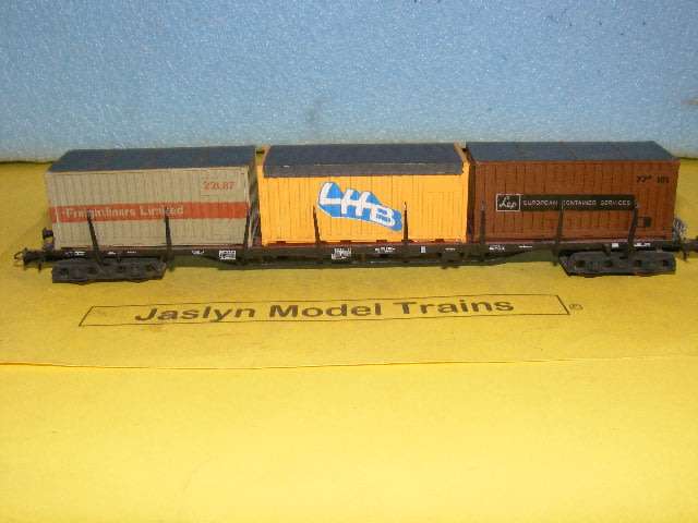 Roco HO Flatbed with containers,