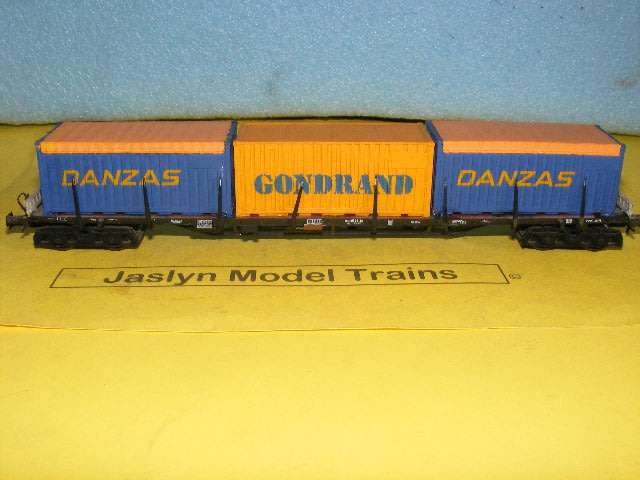 Roco HO Flatbed with containers,