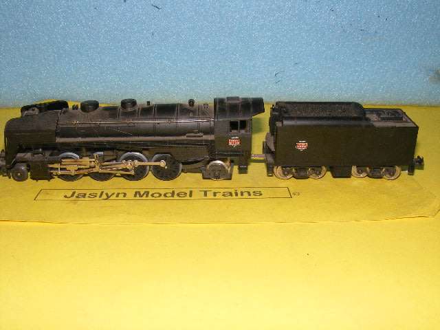 Lima HO 2-8-2 Steam Loco and Tender - For Spares/ Repairs.