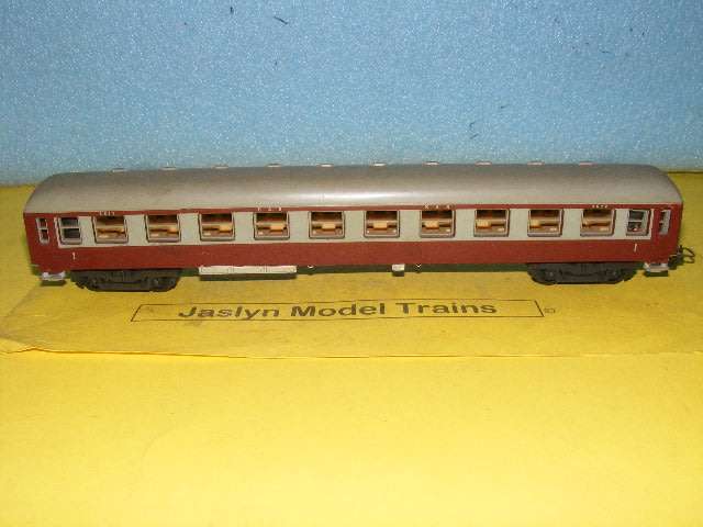 Lima HO SAR/ SAS Old Style Passenger Coach,