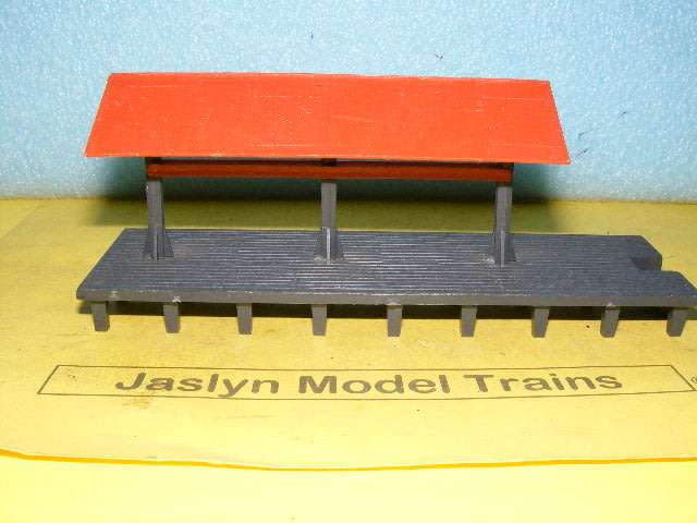 HO Platform with canopy,