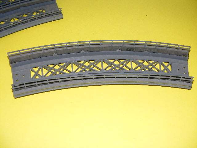 Marklin HO Curved Bridge pieces x 3,