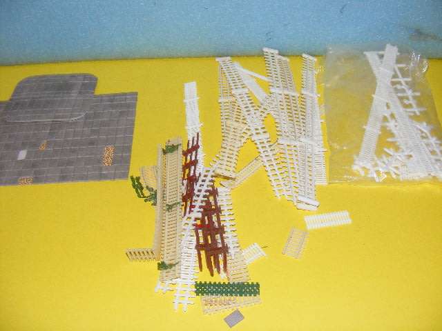 HO Job Lot fences,